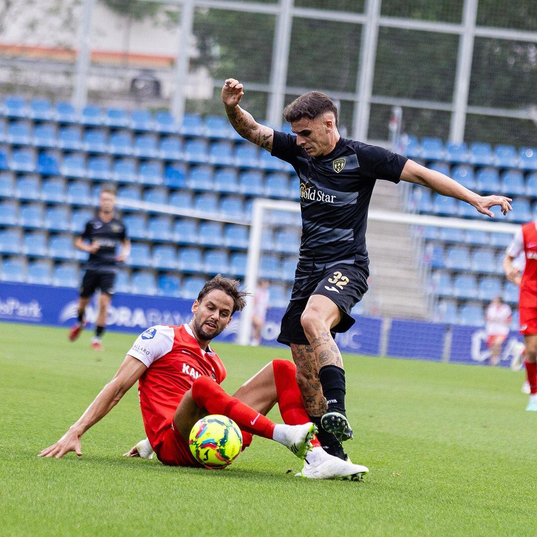 Els colomencs van dominar bona part del partit, però la mala sort els condemna a buscar la remuntada