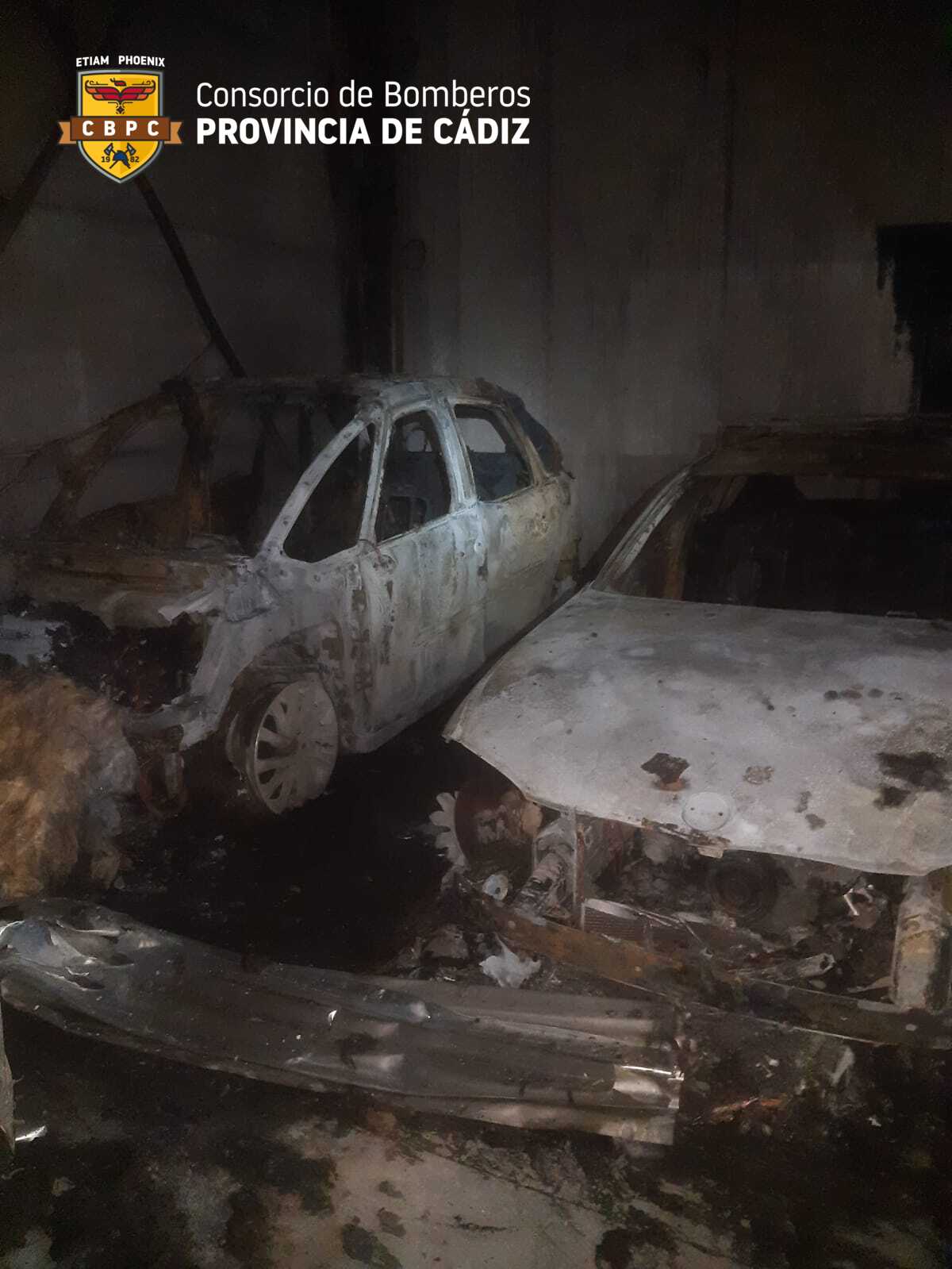 Estado en el que han quedado los vehículos que había en el interior de la nave