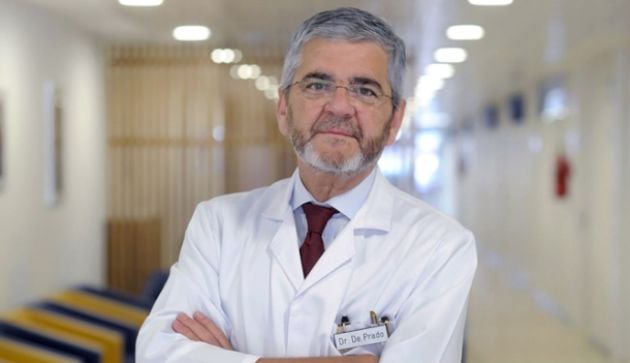 El doctor Mariano De Prado, en su clínica en Murcia.