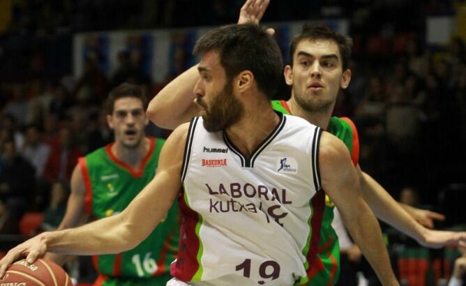 San Emeterio, importante en la victoria baskonista