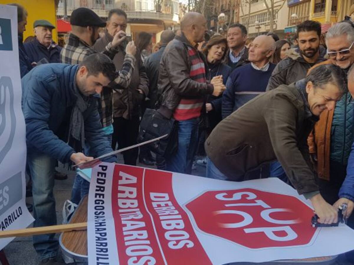 Los afectados de la Pedregosa se concentran