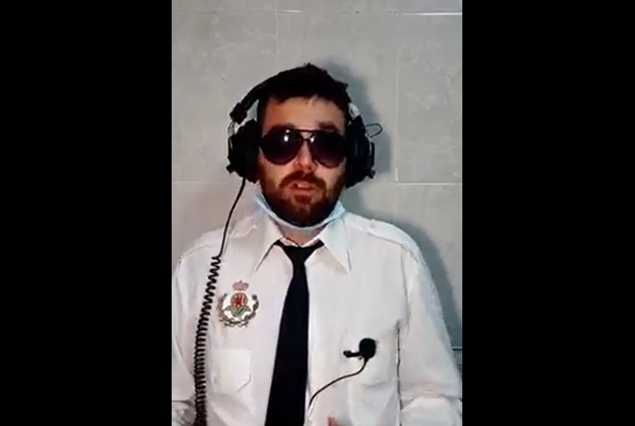 Parodia del piloto de la avioneta antilluvia