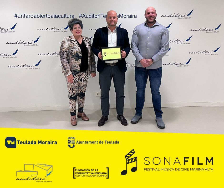 De izqda a dcha: Maite Serrat, directora del Auditori Teulada Moraira; Raúl Llobell, presidente de la Fundació de la CV Auditori Teulada Moraira y alcalde; y Javier Gil, director del Sonafilm.