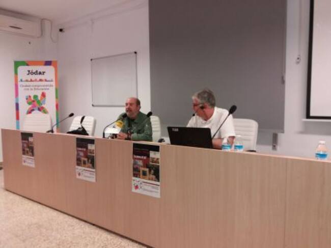 Jesús Barroso presentando a Carlos Monje