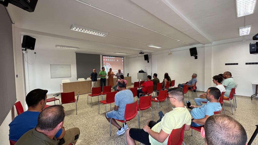 Vista general de la Sala de Conferencias de la Casa de la Juventud, en la entrega de diplomas