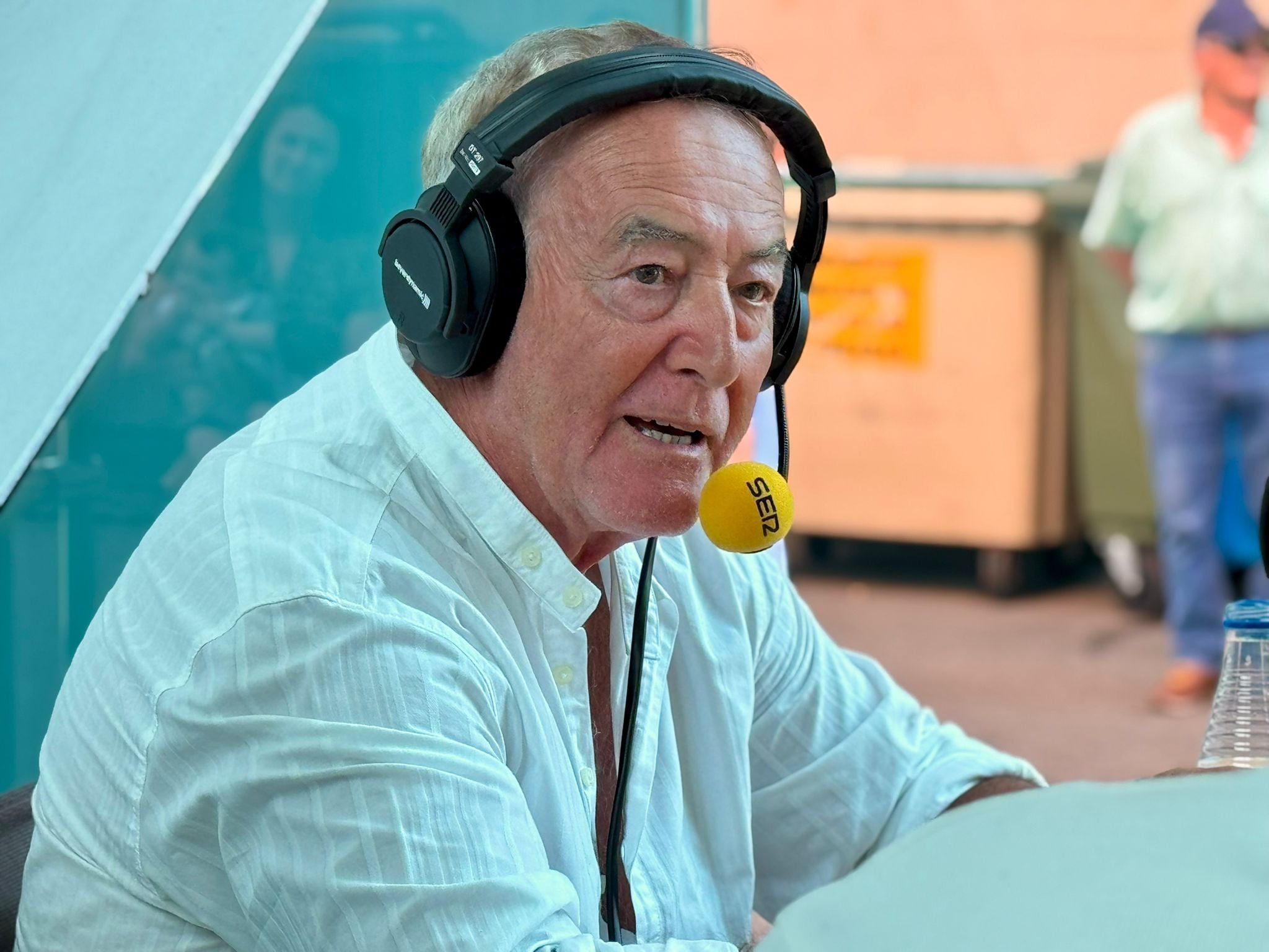 Gerardo Ruiz en el estand de SER Gijón en la Feria de Muestras de Asturias
