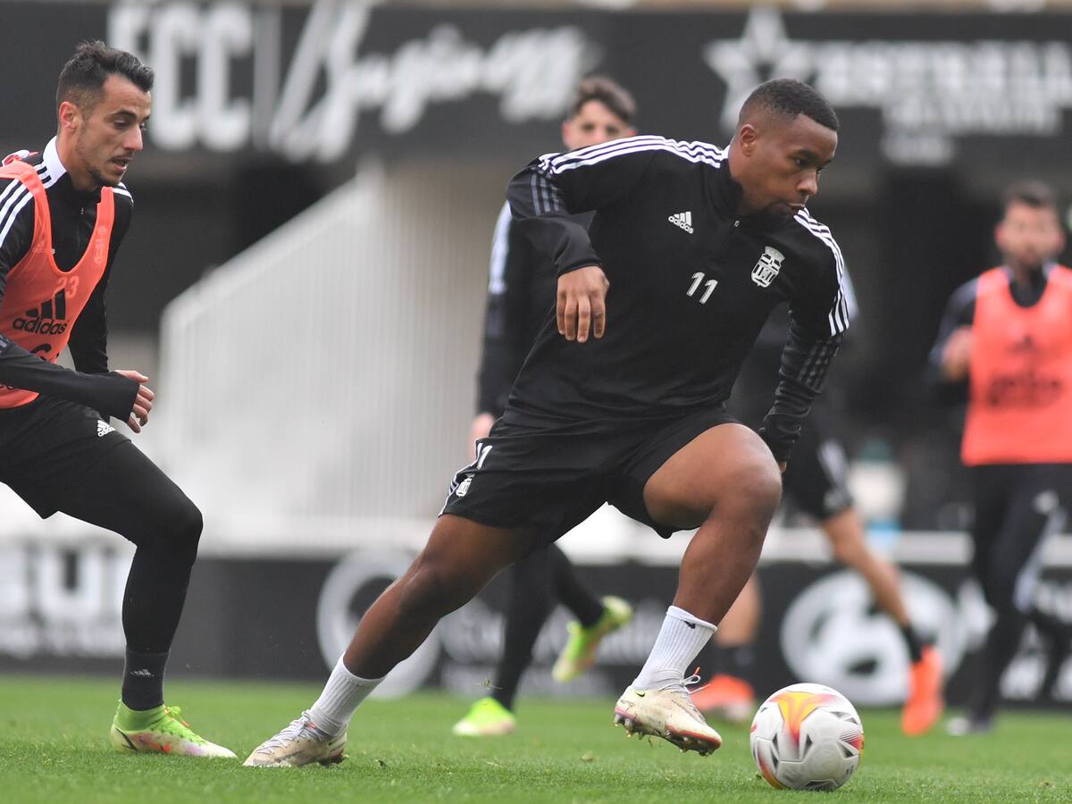 Kawaya y Antoñito rescinden en el Efesé, que cierra el mercado sin el extremo derecho que buscaba