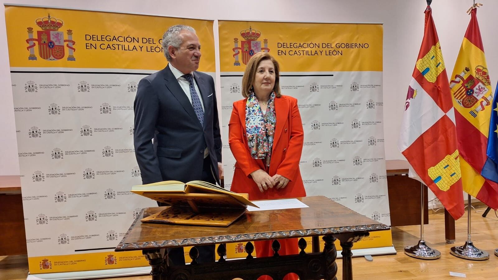 Nicanor Sen, delegado del Gobierno,  junto a Rosa López, subdelegada en Salamanca