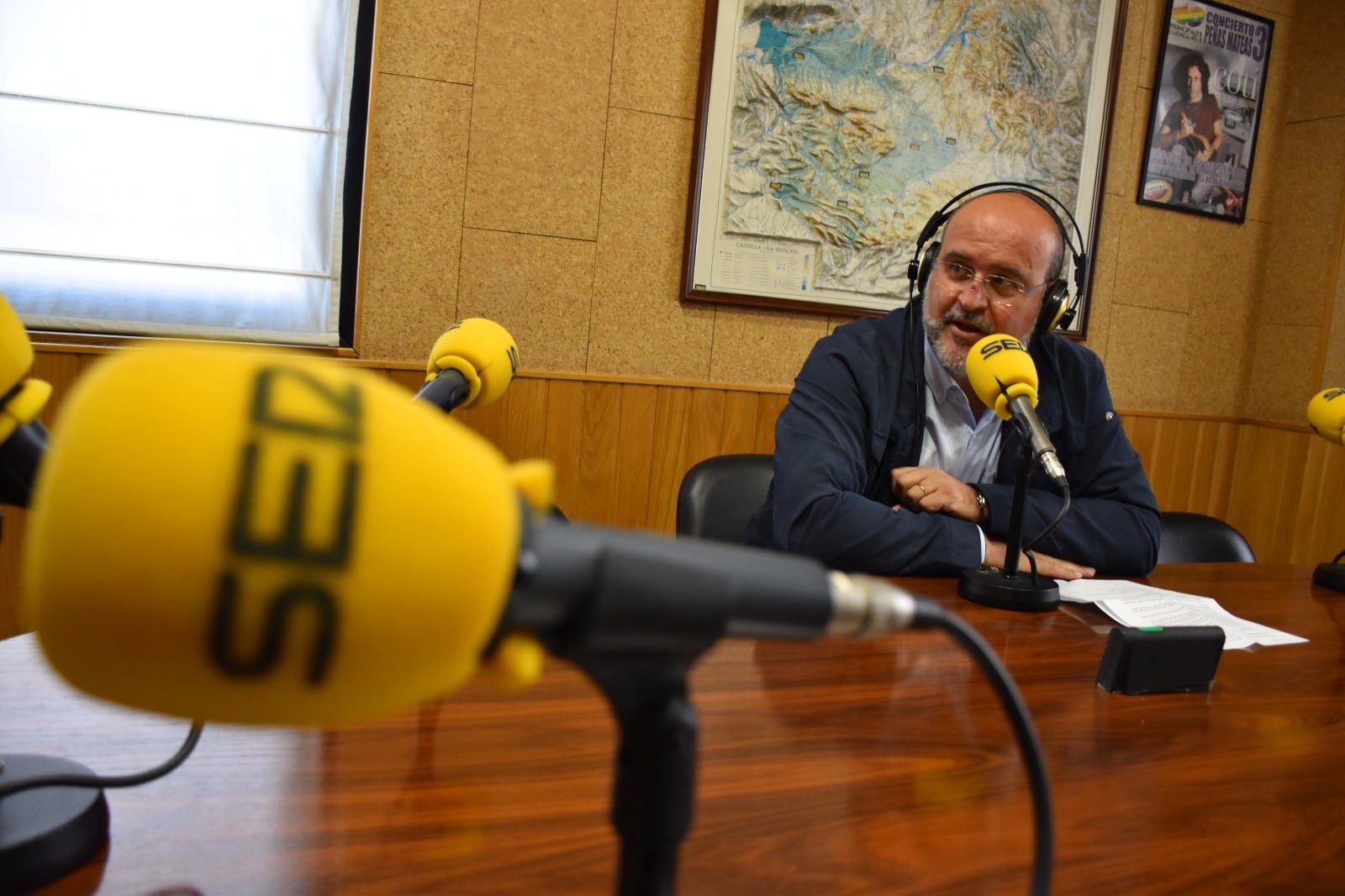 El vicepresidente de la Junta, José Luis Martínez Guijarro, durante la entrevista en SER Cuenca