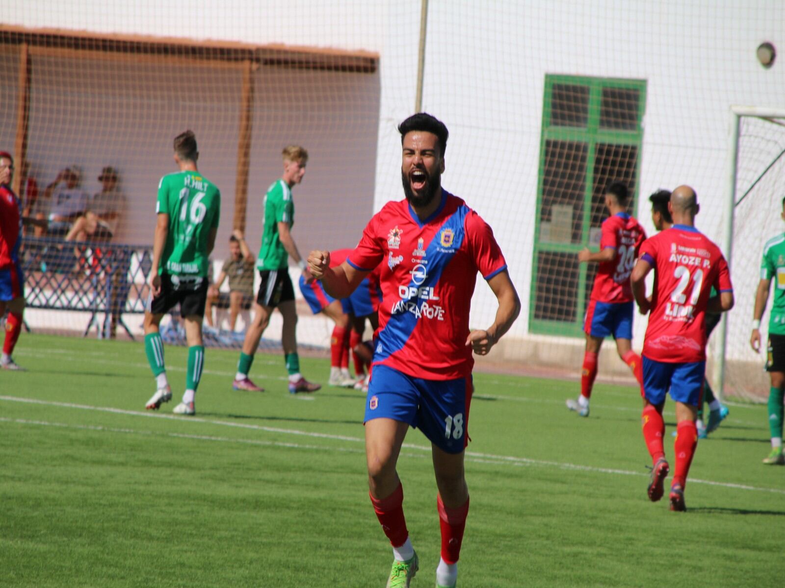 Celebración de uno de los goles rojillos.