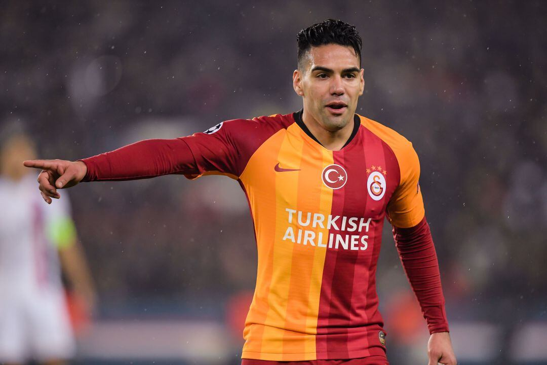 El colombiano, a sus 34 años, está jugando en el Galatasaray y se presentó como una oportunidad de urgencia.