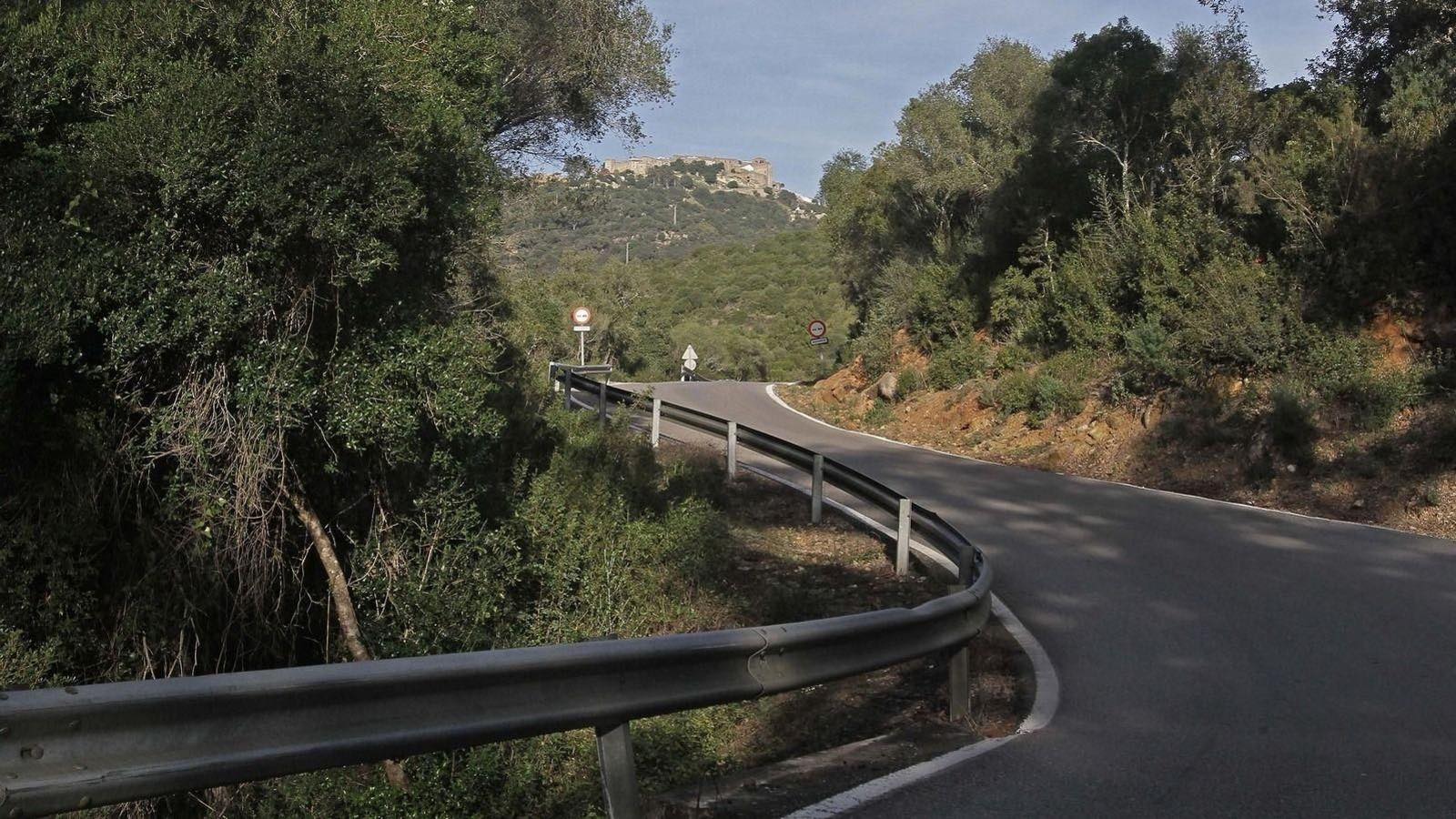 Carretera al castillo de Castellar