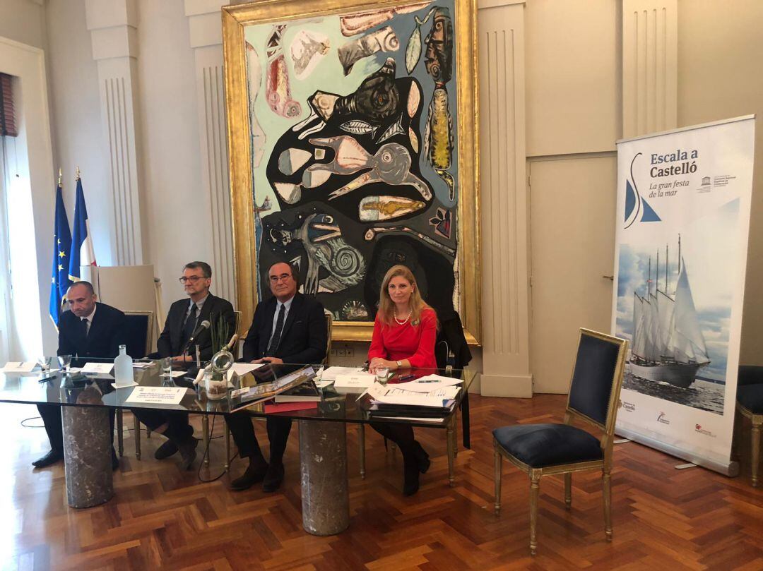 La alcaldesa de Castelló, Amparo Marco, y su homólogo de Sète, François Commeinhes, junto al director de Escale a Séte, Wolfgang Idiri, y el responsable de patrimonio de la comisión francesa de cooperación con la Unesco, Jerome Fremageau.