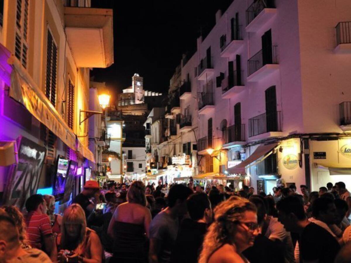 Vila pedirá en el Consell de Alcaldes un estudio sobre la capacidad de carga de la isla