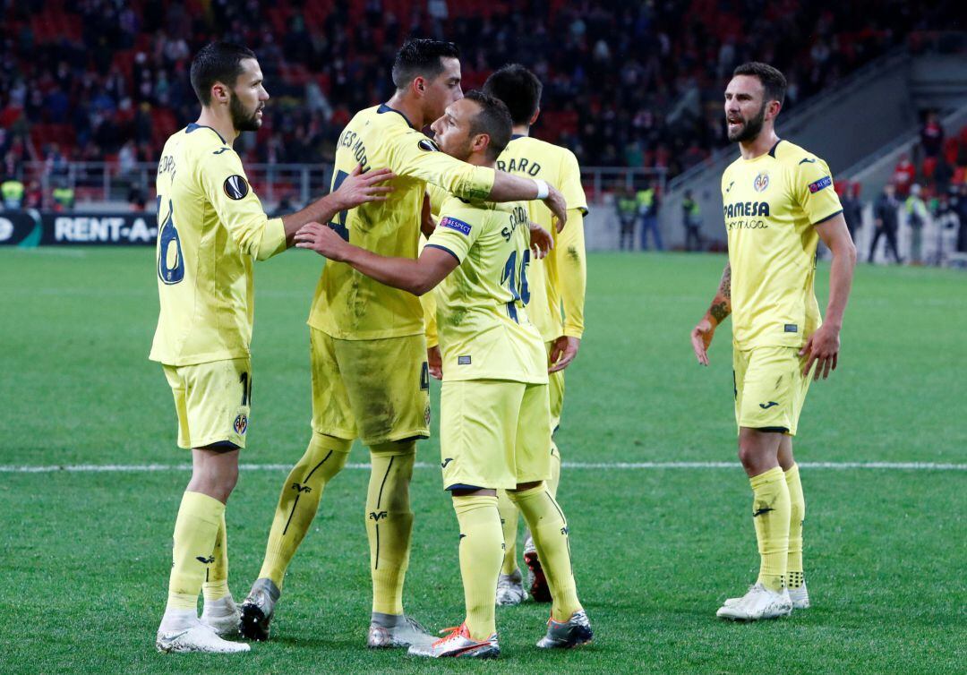 El Villarreal celebra el gol del empate a tres de Cazorla en la segunda jornada de la fase de grupos de la Europa League