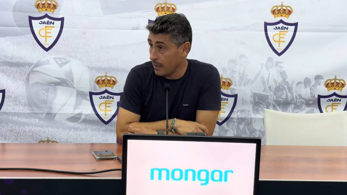 Roberto Peragón, entrenador del Real Jaén: "Igual estábamos vendiendo la piel del oso antes de cazarlo"