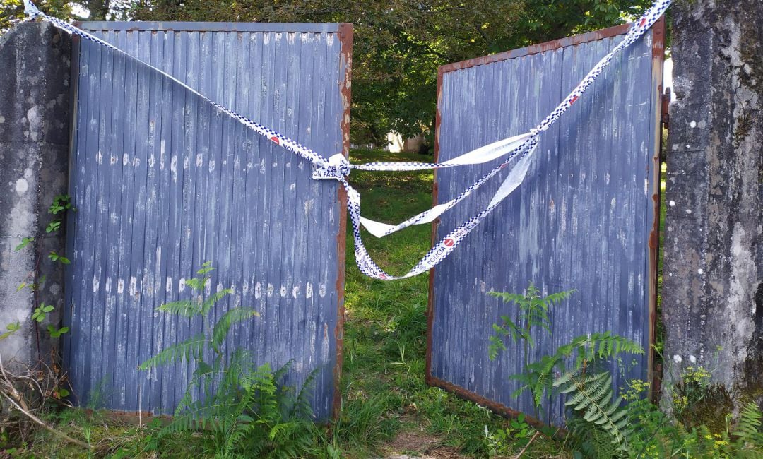 Portal de la vivienda de Teo (A Coruña) donde ocurrió el asesinato de Asunta Basterra en septiembre de 2013.