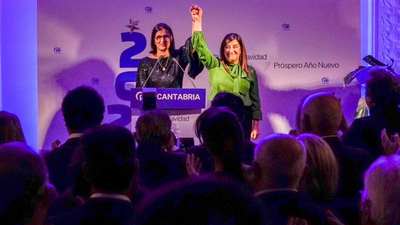 María José Sáenz de Buruaga junto a Gema Igual en la cena de Navidad del PP.