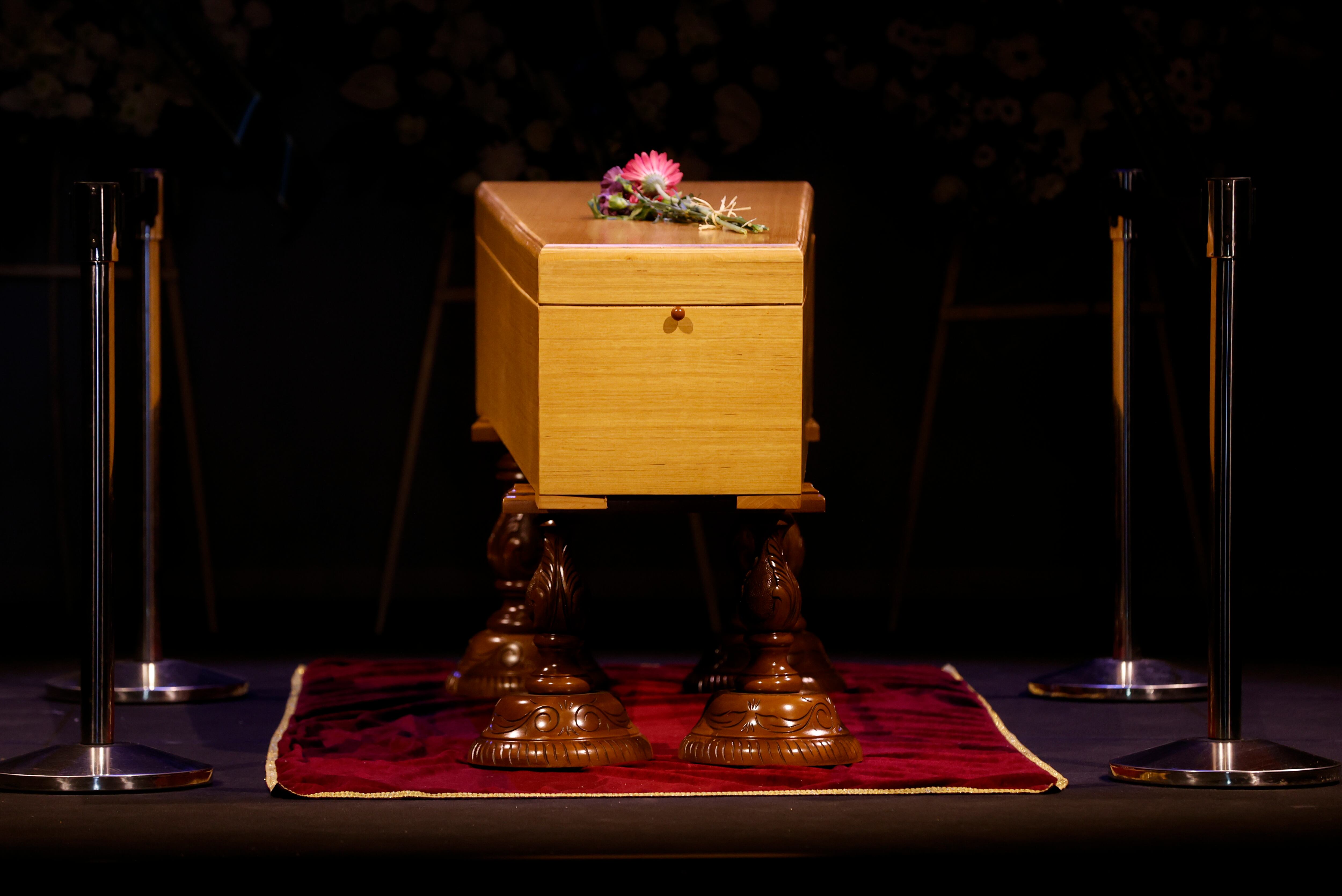 La Sala Principal del Teatro Español acoge este viernes la capilla ardiente del actor Juan Diego, como &quot;acto de homenaje a uno de los grandes intérpretes españoles y referente de la escena nacional&quot;. El emblemático actor sevillano falleció la madrugada del jueves a los 79 años.