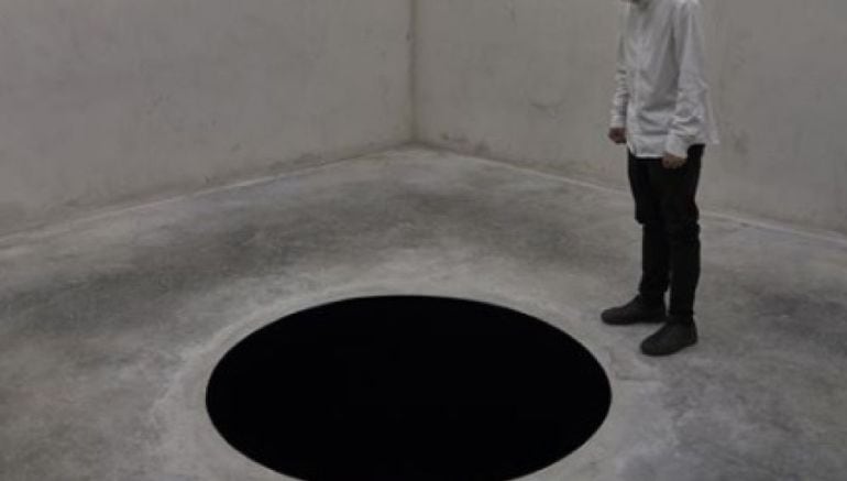 La obra de arte &#039;Bajada al limbo&#039; de Anish Kapoor.