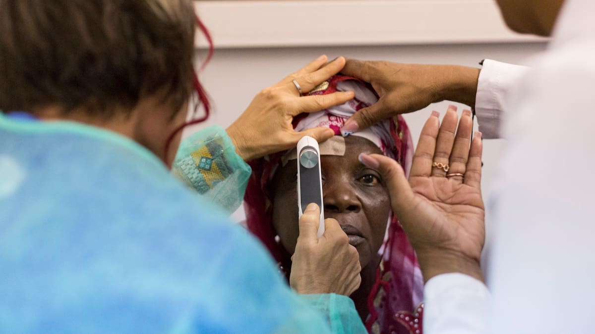 ACCI Elda opera a cerca de 200 personas en su misión oftalmológica en Gambia