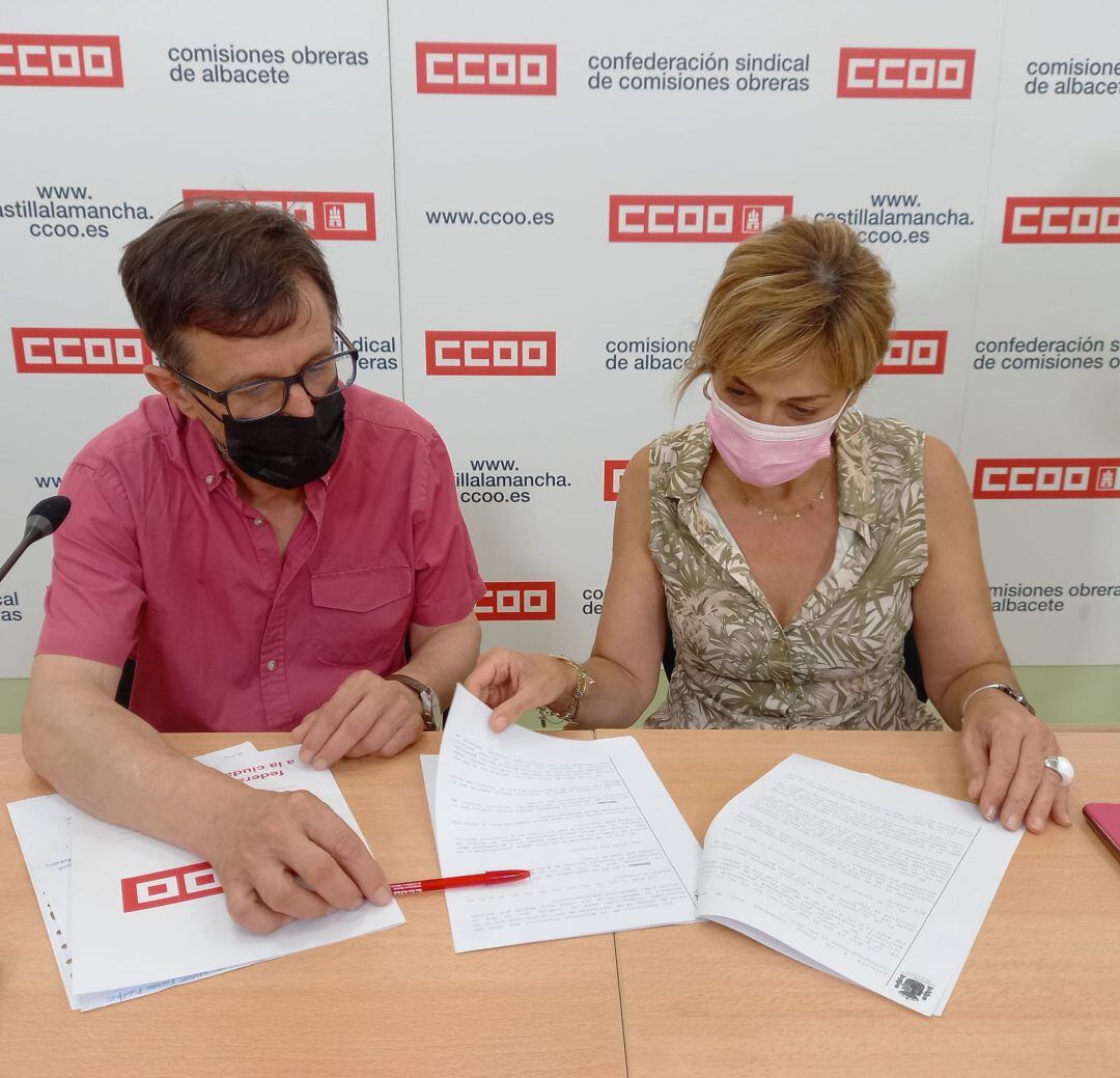 Carmen Juste, Secretaria Provincial de CCOO y José Luis Martínez, coordinador regional del sector autonómico de CCOO.