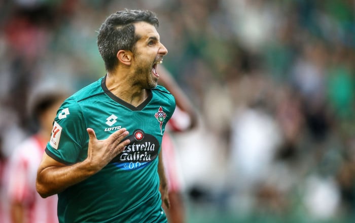 Álex López celebra su gol en el Racing-Sporting de la pasada temporada en A Malata (foto: Mero Barral / Cadena SER)