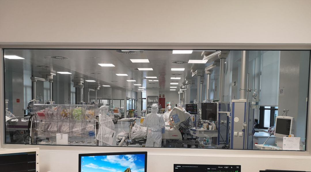 Una de las UCI Covid en el Hospital Valdecilla.