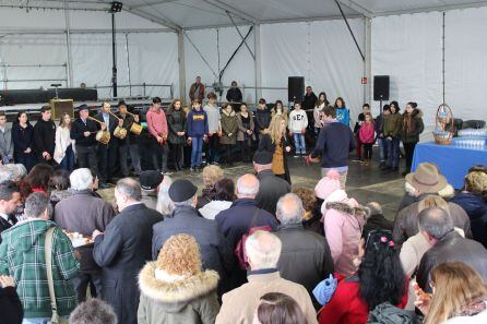 Los más jóvenes han estado presentes durante la actuación de baile pagès