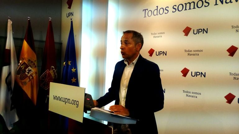 El portavoz de UPN, Juan Luis Sánchez de Muniain, en la rueda de prensa sobre Davalor