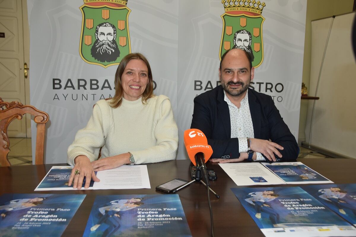 Mafer Lardies y Fernando Torres en la presentación del Trofeo de Aragón de Promoción 2023 en Barbastro