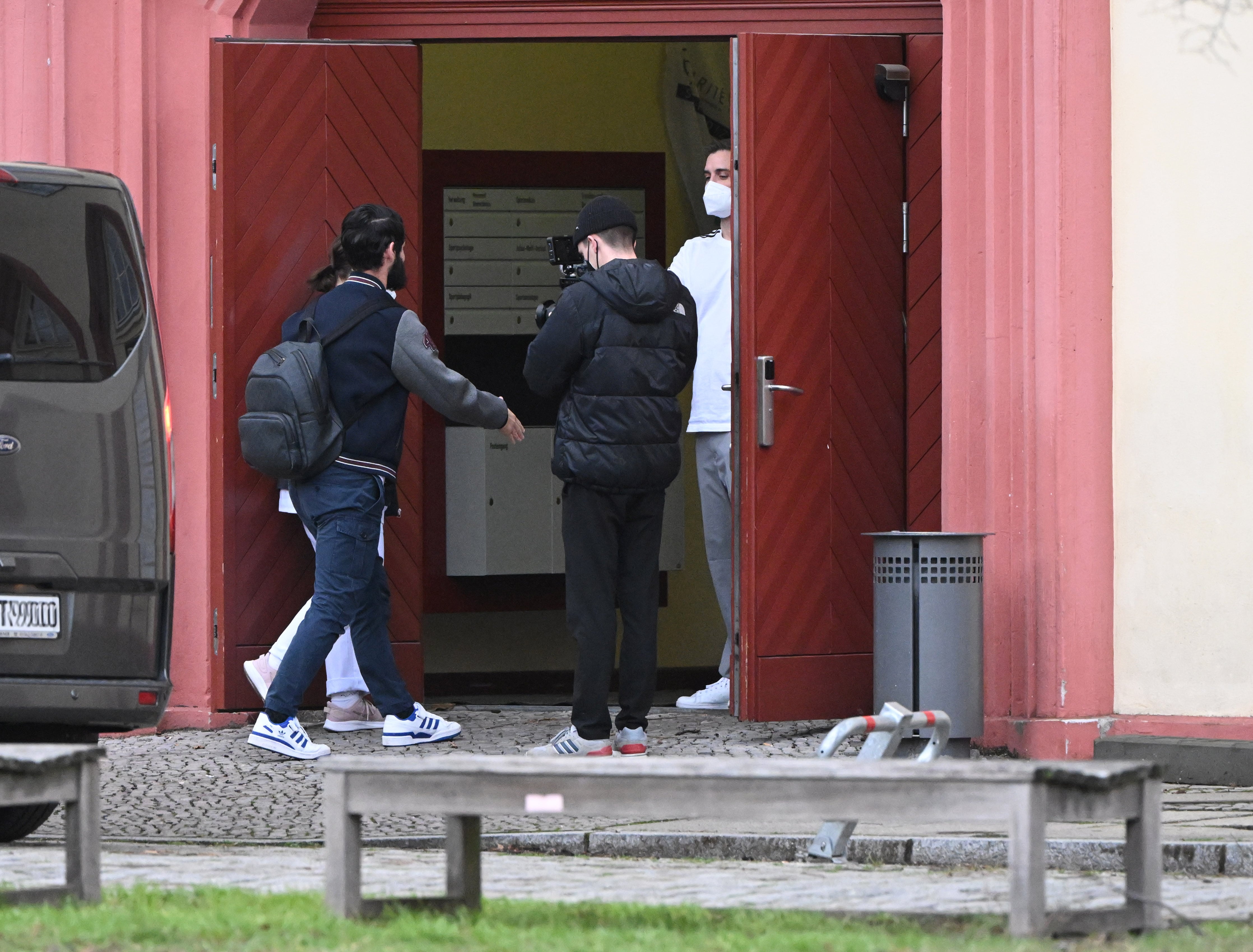 Isco, a la entrada de un hospital berlinés en el que ha realizado el chequeo médico con el Unión Berlín este martes.