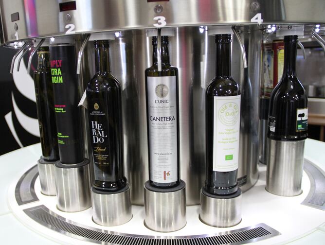 Aceite de oliva, listo para ser catado.