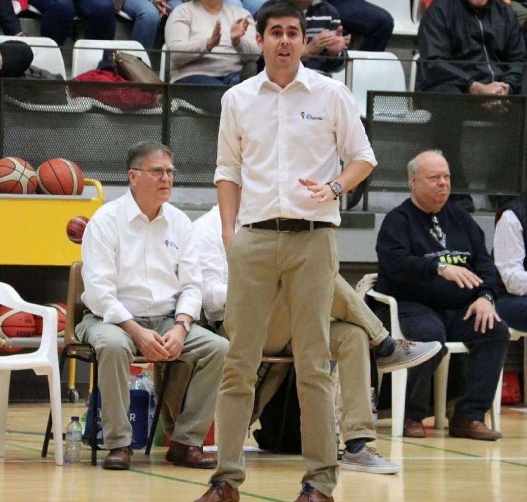 Alejandro Mesa durante un encuentro con el Lliria