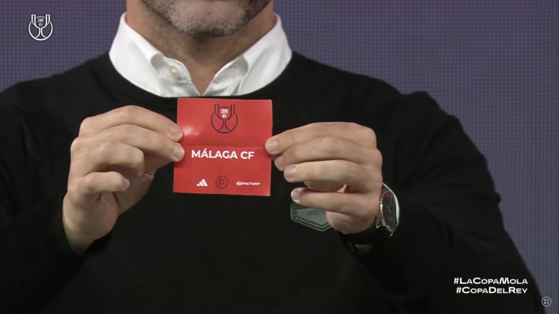 Momento en el que salía la papeleta del Málaga