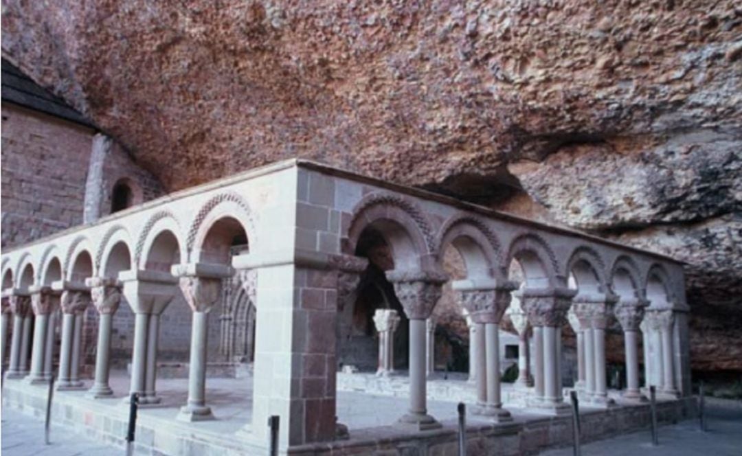 Claustro del Monasterio viejo de San Juan de la Peña