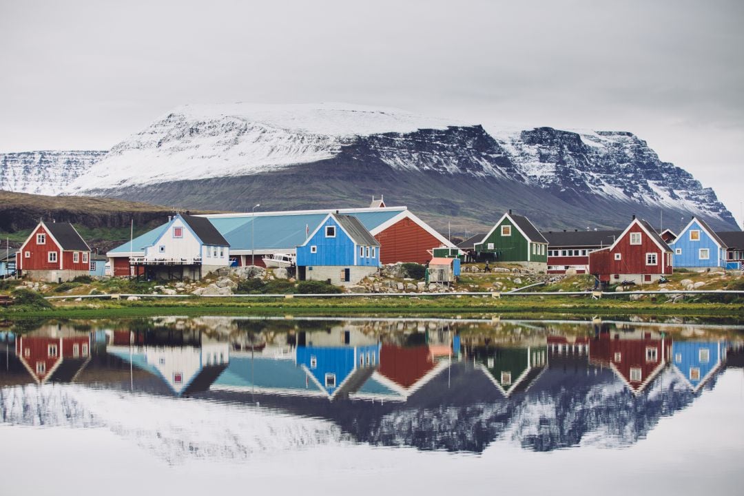 Groenlandia es cuatro veces más grande que España, pero el 85% de su territorio está cubierto de hielo. 