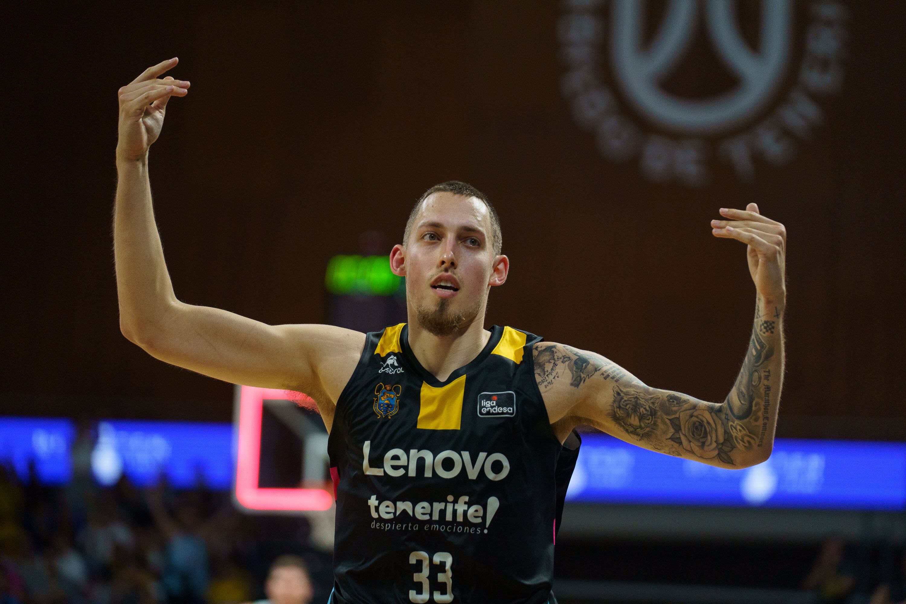 GRAF2452. LA LAGUNA (TENERIFE), 29/05/2022.- El ala-pívot del Lenovo Tenerife, Kyle Wiltjer, durante el segundo partido de la primera eliminatoria del playoffs por el título de la Liga ACB frente al Joventut Badalona disputado este domingo en el pabellón Santiago Martín de La Laguna (Tenerife).- EFE/Ramón de la Rocha