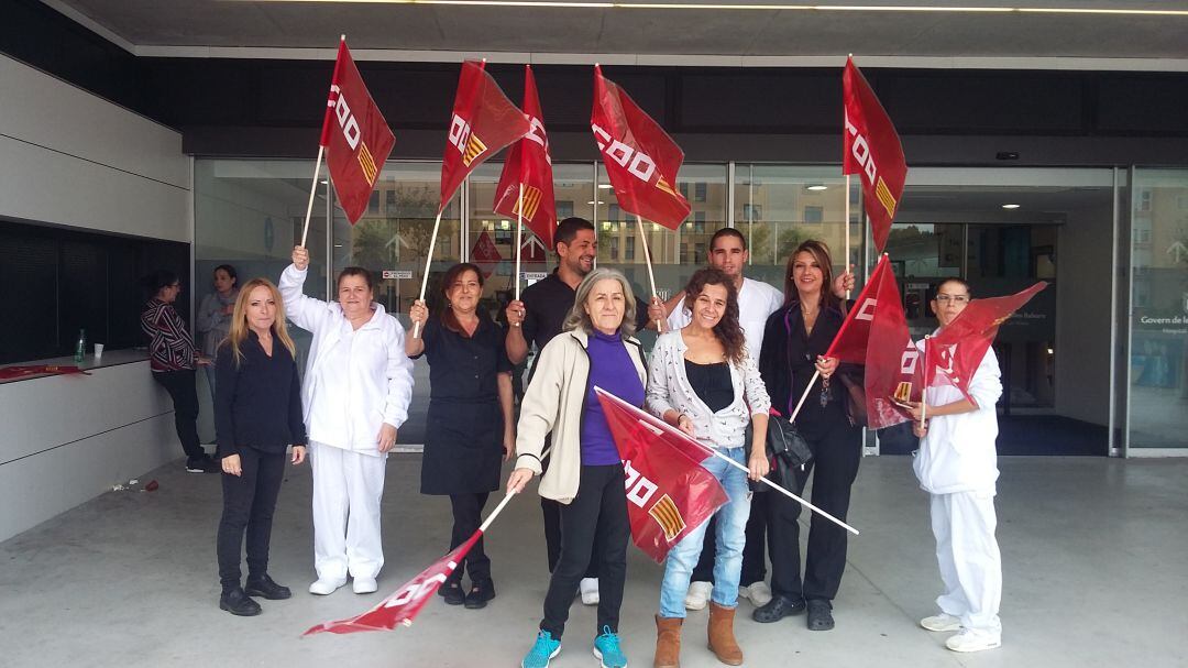Imagen de los trabajadores durante la concentración de este martes