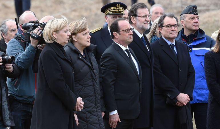 La canciller alemana Angela Merkel, el presidente francés Francois Hollande y el presidente español Mariano Rajoy junto a Artur Mas y a Hannelore Kraft.