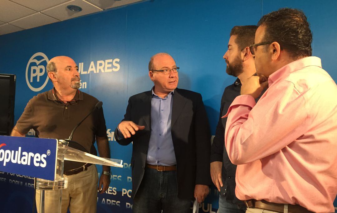 [De izquierda a derecha] Manuel Salazar (UGT), Javier Márquez (PP), Francisco Cantero (CCOO) y Joaquín Álvarez (CSIF)