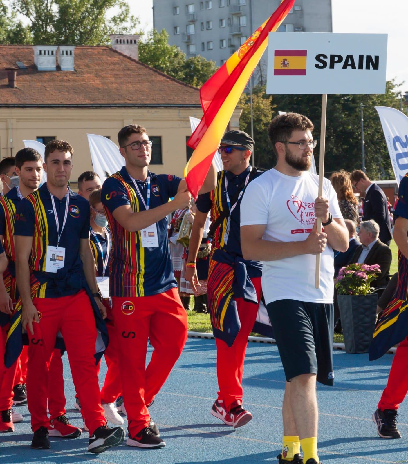 Miguel Ángel Valiente, abanderado de la representación española