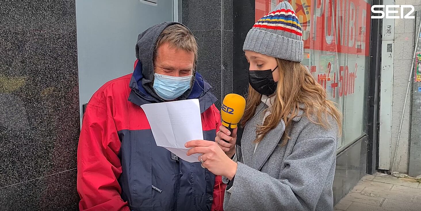 Gerardo junto a Sara Meijide durante la entrevista en la Avenida de la Coruña de Lugo