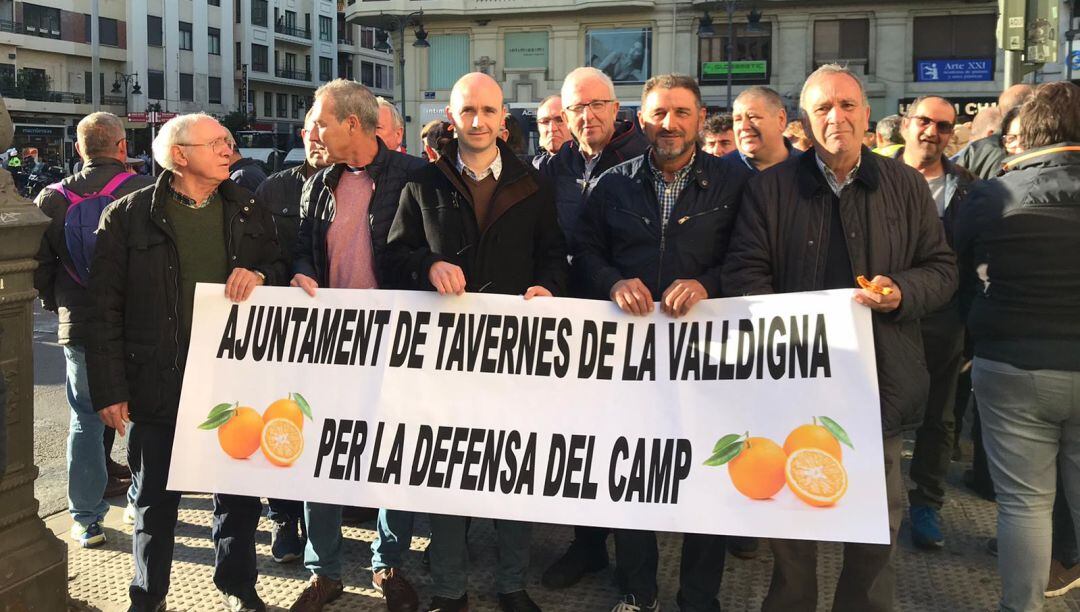 Representantes de Tavernes en la manifestación de Valencia 