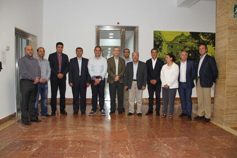 El presidente de la Diputación de Huelva, Ignacio Caraballo, durante la reunión con técnicos del sector petroquímico iraní.