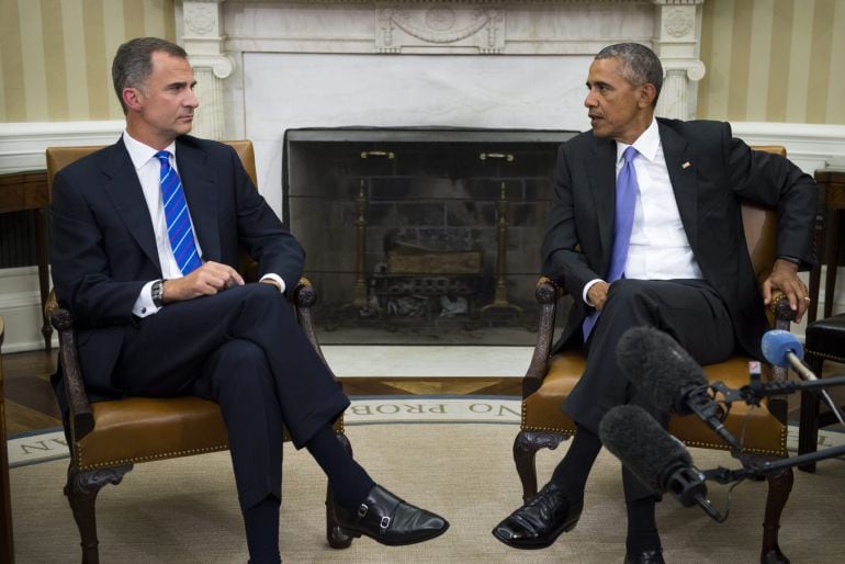 STX08- WASHINGTON (DC, EEUU),15/09/2015.- El rey Felipe de España (i) se reúne con el presidente de EEUU, Barack Obama, hoy, martes 15 de septiembre de 2015, en el despacho oval de la Casa Blanca, en el primer día del viaje oficial que los Reyes realizan 