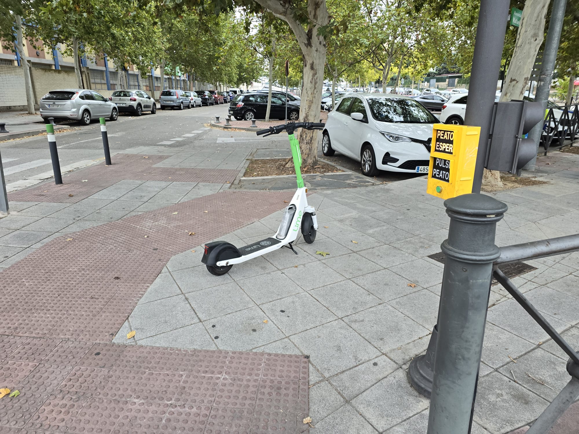 Patinete eléctrico disponible para el alquiler en Alcobendas