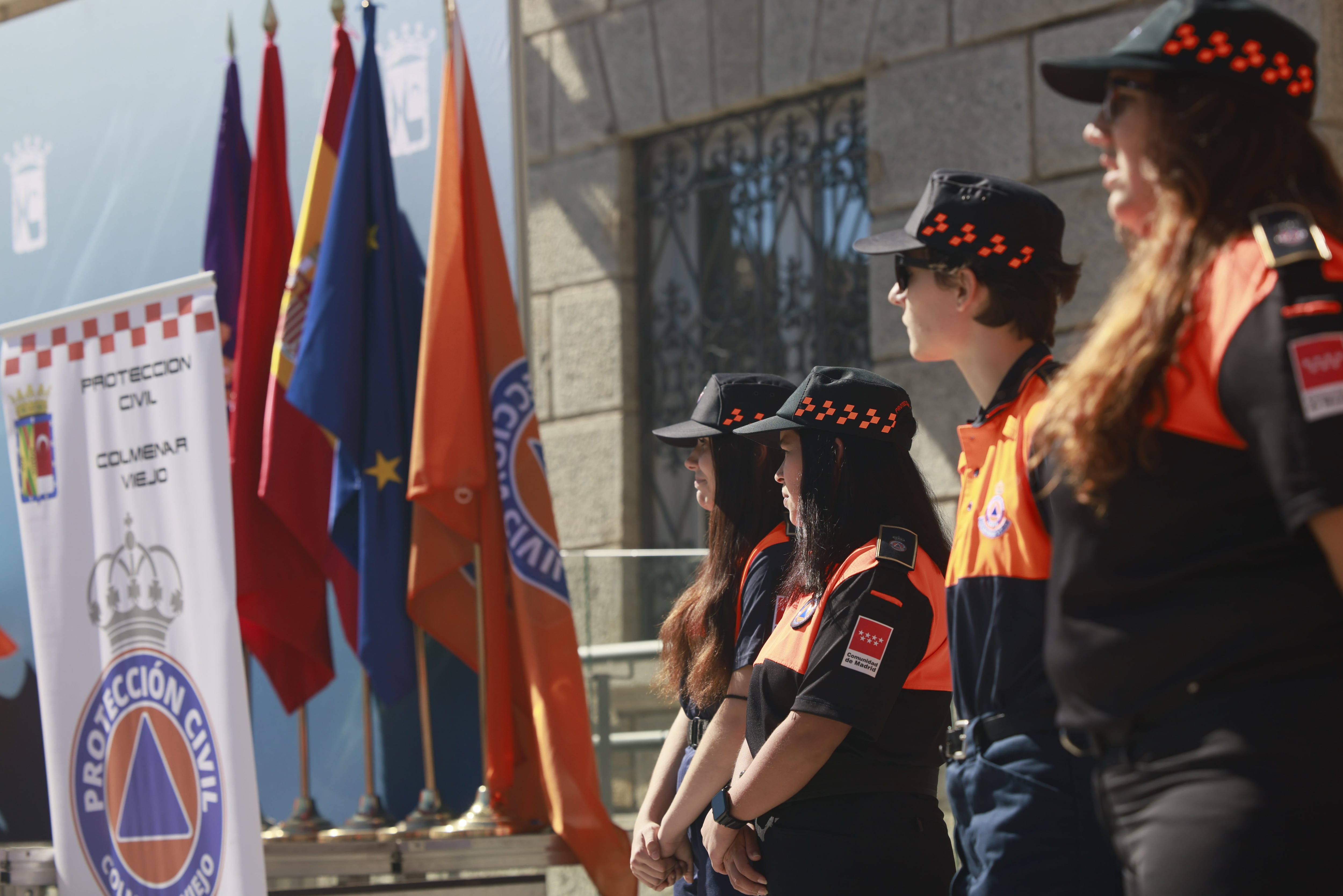 La Agrupación de Voluntarios de Protección Civil de la localidad proporciona ayuda a los equipos de intervención como policía, bomberos o sanitarios, habiendo pasado por ella mas de 300 personas