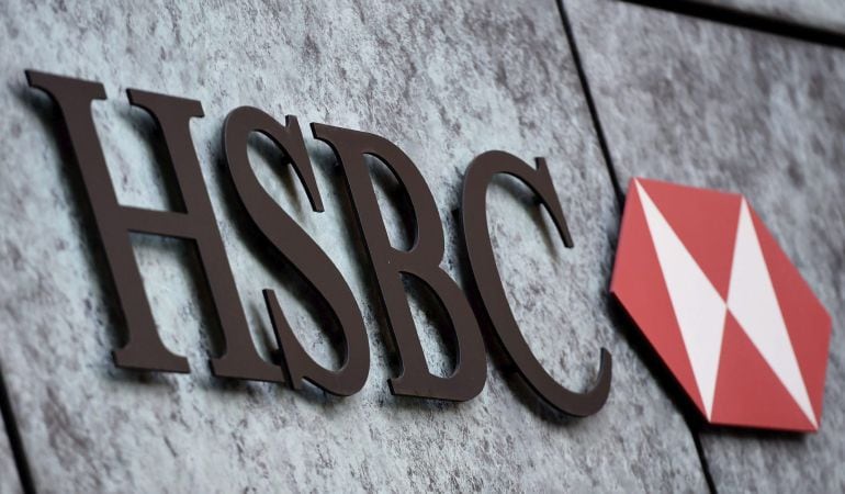 Fotografía de archivo tomada el 9 de febrero de 2015 que muestra el logotipo del banco HSBC en su sede en Londres (Reino Unido).