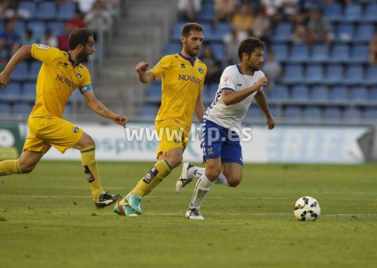 Jugada del encuentro disputado entre tinerfeños y alfareros